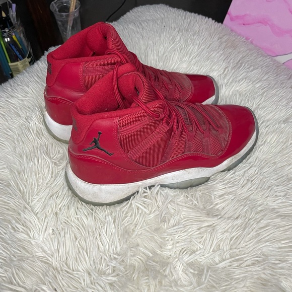 Jordan 11 Retro “win like 96” Red - Picture 2 of 3